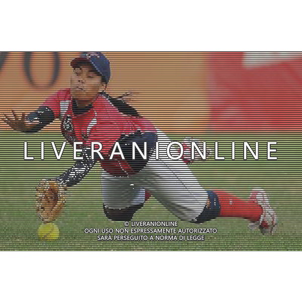 (101120) -- GUANGZHOU, Nov. 20, 2010 () -- Waraporn Konyuen of Thailand competes during the women\'s preliminary of softball competition against China at the 16th Asian Games in Guangzhou, south China\'s Guangdong Province, Nov. 20, 2010. China won 9-0. (/Wu Xiaoling) ©photoshot/Agenzia Aldo Liverani Sas - ITALY ONLY - CINA: 16mi Giochi Asiatici