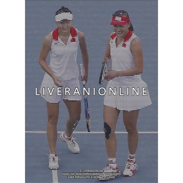 (101120) -- GUANGZHOU, Nov. 20, 2010 () -- Peng Shuai (R) of China celebrates with her partner Yan Zi during the women\'s doubles quarterfinal of tennis event against Akqui Amanmuradova and Albina Khabibulina of Uzbekistan at the 16th Asian Games in Guangzhou, south China\'s Guangdong Province, Nov. 20, 2010. Peng and Yan advanced to the semifinal with 2-0. (/Chen Jianli)(wll) ©photoshot/Agenzia Aldo Liverani Sas - ITALY ONLY - CINA: 16mi Giochi Asiatici