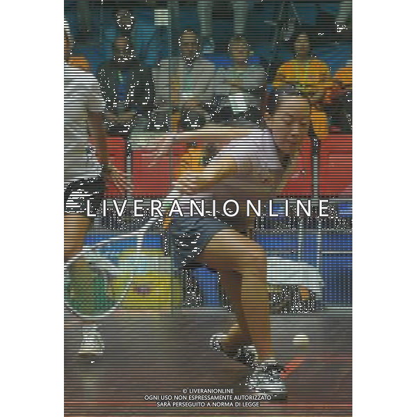 (101120) -- GUANGZHOU, Nov. 20, 2010 () -- Low Wee Wern of Malaysia competes during the women\'s individual Squash semifinals against David Nicol Ann of Malaysia at the 16th Asian Games in Guangzhou, south China\'s Guangdong Province, Nov. 20, 2010. Low Wee Wern lost the match by 0-3 and got the bronze medal. (/Wang Lei) ©photoshot/Agenzia Aldo Liverani Sas - ITALY ONLY - CINA: 16mi Giochi Asiatici
