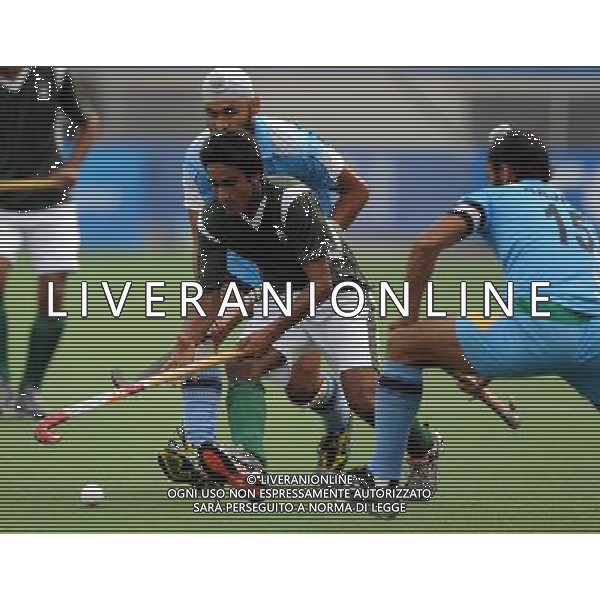 (101120) -- GUANGZHOU, Nov. 20, 2010 () -- Shafqat Rasool (C) of Pakistan competes during the men\'s preliminary of hockey competition against India at the 16th Asian Games in Guangzhou, south China\'s Guangdong Province, Nov. 20, 2010. India won 3-2. (/Yang Lei) ©photoshot/Agenzia Aldo Liverani Sas - ITALY ONLY - CINA: 16mi Giochi Asiatici
