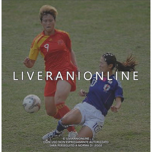 (101120) -- GUANGZHOU, Nov. 20, 2010 () -- China\'s Li Danyang (L) and Japan\'s Sawa Homare vie for the ball during the women\'s semifinal of football at the 16th Asian Games in Guangzhou, south China\'s Guangdong Province, Nov. 20, 2010. (/Guo Yong) ©photoshot/Agenzia Aldo Liverani Sas - ITALY ONLY - CINA: 16mi Giochi Asiatici