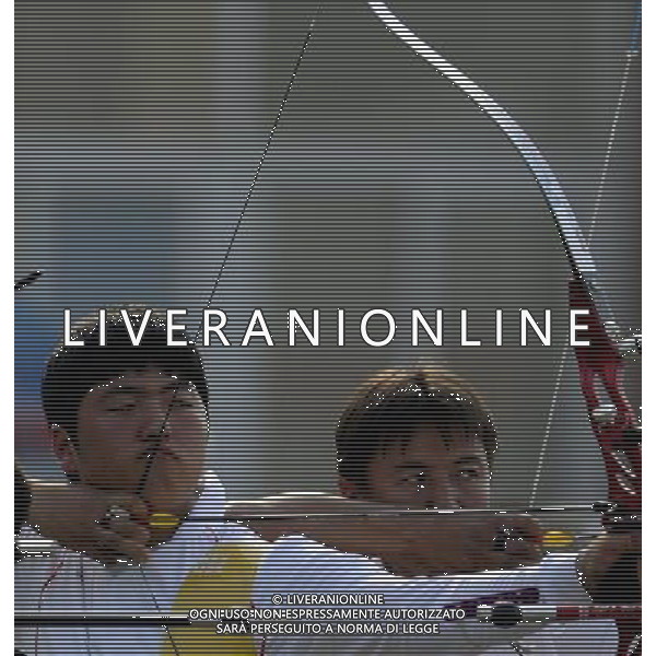 (101120) -- Nov. 20, 2010 () -- Kim Woojin of South Korea competes during the men\'s individual qualification round of Archery at the 16th Asian Game in Guangdong, south China\'s Guangdong Province, on Nov, 20, 2010. Kim Woojin set the new world record with the total score of 1387. (/Gesang Dawa) ©photoshot/Agenzia Aldo Liverani Sas - ITALY ONLY - CINA: 16mi Giochi Asiatici
