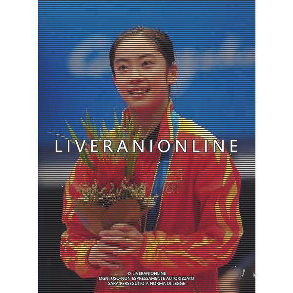 (101120) -- GUANGZHOU, Nov. 20, 2010 () -- Gold medalist Wang Shixian of China pose during the awarding ceremony for the women\'s singles of badminton at the 16th Asian Games in Guangzhou, south China\'s Guangdong Province, Nov. 20, 2010. (/Lu Hanxin) ©photoshot/Agenzia Aldo Liverani Sas - ITALY ONLY - CINA: 16mi Giochi Asiatici
