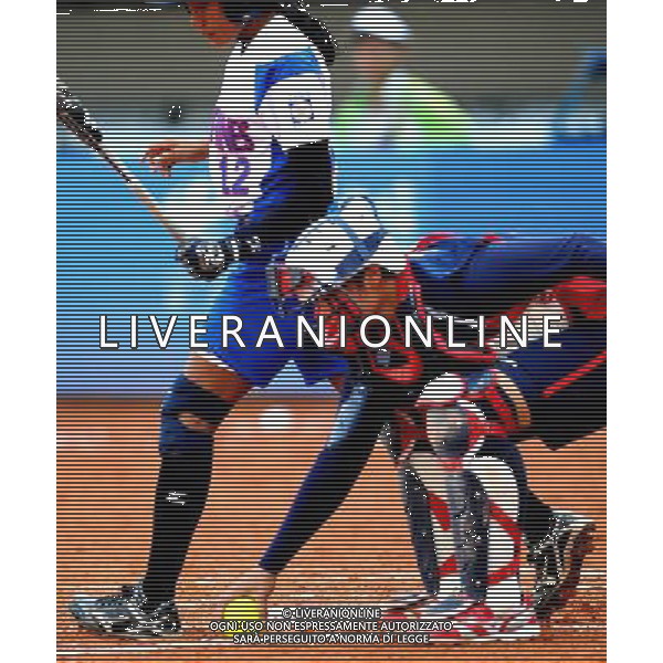 (101120) -- GUANGZHOU, Nov. 20, 2010 () -- Elma Parohinog (L) of the Philippines competes in the women\'s preliminary of softball competition against Chinese Taipei at the 16th Asian Games in Guangzhou, south China\'s Guangdong Province, Nov. 20, 2010. Chinese Taipei won 9-2. (/Wu Xiaoling) ©photoshot/Agenzia Aldo Liverani Sas - ITALY ONLY - CINA: 16mi Giochi Asiatici