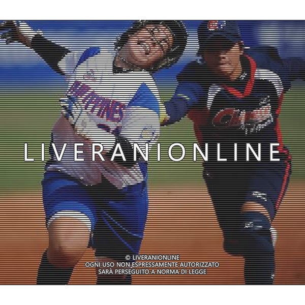 (101120) -- GUANGZHOU, Nov. 20, 2010 () -- Alexandra Louise Zuluaga (L) of the Philippines competes during the women\'s preliminary of softball competition against Chinese Taipei at the 16th Asian Games in Guangzhou, south China\'s Guangdong Province, Nov. 20, 2010. Chinese Taipei won 9-2. (/Wu Xiaoling) ©photoshot/Agenzia Aldo Liverani Sas - ITALY ONLY - CINA: 16mi Giochi Asiatici