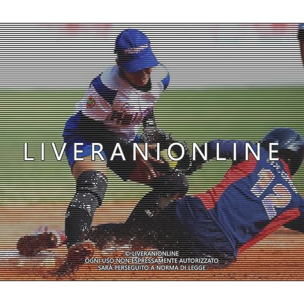 (101120) -- GUANGZHOU, Nov. 20, 2010 () -- Chen Miao Yi (R) of Chinese Taipei competes during the women\'s preliminary of softball competition against the Philippines at the 16th Asian Games in Guangzhou, south China\'s Guangdong Province, Nov. 20, 2010. Chinese Taipei won 9-2. (/Wu Xiaoling) ©photoshot/Agenzia Aldo Liverani Sas - ITALY ONLY - CINA: 16mi Giochi Asiatici