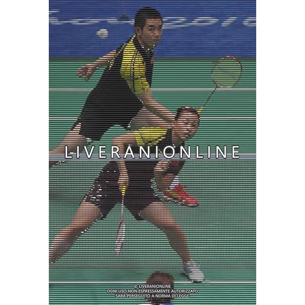 (101120) -- GUANGZHOU, Nov. 20, 2010 () -- He Hanbin (above) and Ma Jin of China compete during the mixed doubles semifinal of badminton competition against Shin Baekcheol and Lee Hyojung of South Korea at the 16th Asian Games in Guangzhou, south China\'s Guangdong Province, Nov. 20, 2010. He Hanbin and Ma Jin lost 1-2 to miss the final. (/Song Zhenping) ©photoshot/Agenzia Aldo Liverani Sas - ITALY ONLY - CINA: 16mi Giochi Asiatici