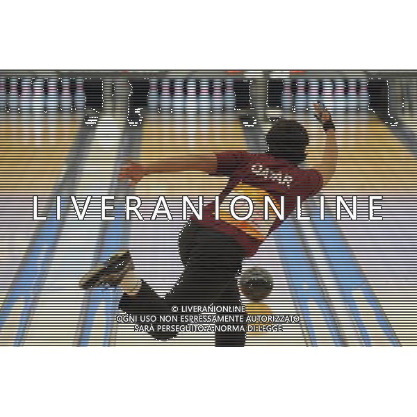 (101120) -- GUANGZHOU, Nov. 20 () -- Qatar\'s Al Hajri Mansour competes during men\'s trios final of bowling event at the 16th Asian Games in Guangzhou, south China\'s Guangdong Province, Nov. 20, 2010. Qatar\'s Alemadi Fahad/Al Hajri Mansour/Al Muraikhi Mubarak won the bronze medal with a total of 3908 points. (/Li Gang)(rzl) ©photoshot/Agenzia Aldo Liverani Sas - ITALY ONLY - CINA: 16mi Giochi Asiatici
