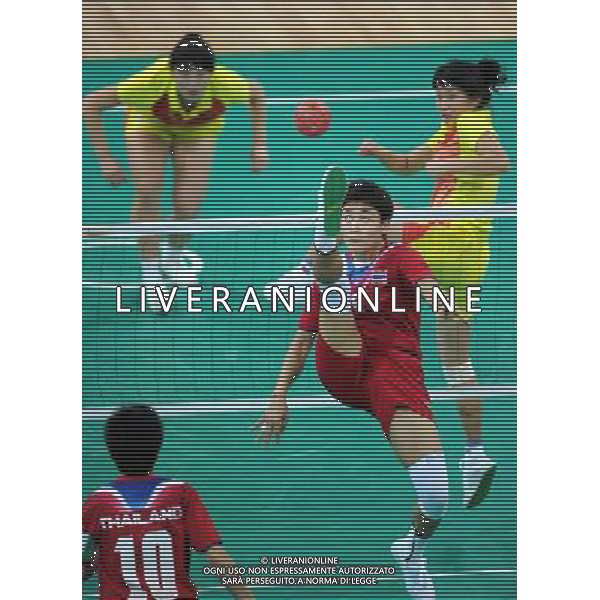 (101120) -- GUANGZHOU, Nov. 20, 2010 () -- Thailand\'s Tidawan Daosakul (2nd, R) competes in the women\'s team final of Sepaktakraw against China at the 16th Asian Games in Guangzhou, south China\'s Guangdong Province, Nov. 20, 2010. Thailand won by 2-0 and claimed the title of the event. (/Yan Yan) ©photoshot/Agenzia Aldo Liverani Sas - ITALY ONLY - CINA: 16mi Giochi Asiatici