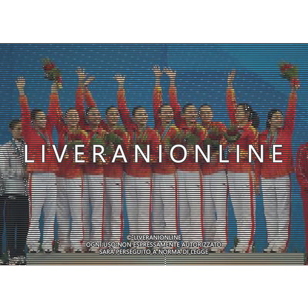 (101120) -- FOSHAN, Nov. 20, 2010 () -- Team China pose on the podium during the awarding ceremony for the women\'s synchronised swimming team free routine at the 16th Asian Games in Foshan, south China\'s Guangdong Province, Nov. 20, 2010. China claimed the title with 192.000 points. (/Fei Maohua) ©photoshot/Agenzia Aldo Liverani Sas - ITALY ONLY - CINA: 16mi Giochi Asiatici