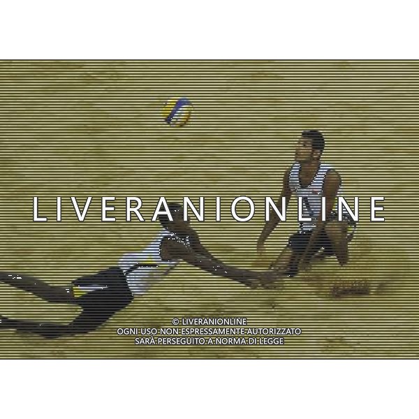 (101120) -- GUANGZHOU, Nov. 20, 2010 () -- Oman\'s Ahmed Al Housni (L) and Haitham Al Shereiqi compete during the men\'s round of 16 of beach volleyball against China\'s Wu Penggen and Xu Linyin at the 16th Asian Games in Guangzhou, south China\'s Guangdong Province, Nov. 20, 2010. Oman\'s Ahmed Al Housni and Haitham Al Shereiqi lost 0-2. (/Yang Junjiang) ©photoshot/Agenzia Aldo Liverani Sas - ITALY ONLY - CINA: 16mi Giochi Asiatici