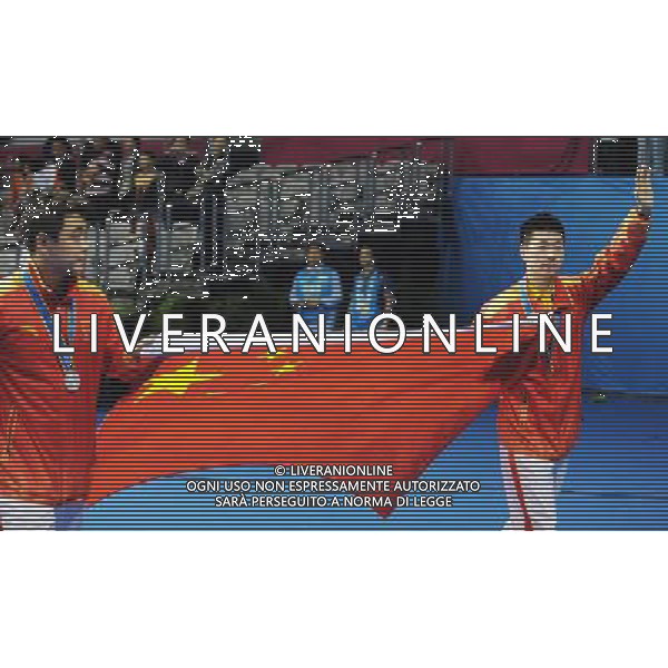 (101120) -- GUANGZHOU, Nov. 20, 2010 () -- Silver medalist Wang Hao (L) of China and gold medalist Ma Long greet the audience after the men\'s singles awarding ceremony of table tennis competition at the 16th Asian Games in Guangzhou, south China\'s Guangdong Province, Nov. 20, 2010. (/Xu Jiajun) ©photoshot/Agenzia Aldo Liverani Sas - ITALY ONLY - CINA: 16mi Giochi Asiatici