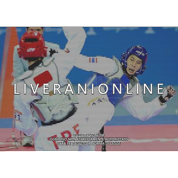(101120) -- GUANGZHOU, Nov. 20, 2010 () -- Pen-Ek Karaket(R) of Thailand fights against Wei Chen Yang of Chinese Taipei during the final of men\'s under 58kg of taekwondo at the 16th Asian Games in Guangzhou, south China\'s Guangdong Province, Nov. 20, 2010. Wei claimed the title. (/Chen Kai)(wll) ©photoshot/Agenzia Aldo Liverani Sas - ITALY ONLY - CINA: 16mi Giochi Asiatici