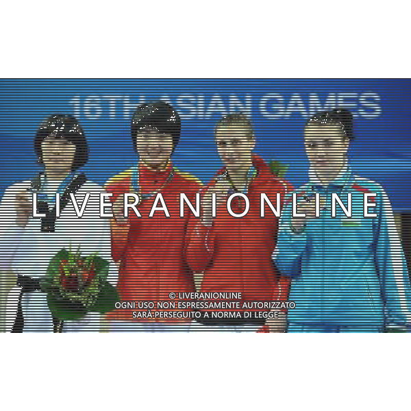 (101120) -- GUANGZHOU, Nov. 20, 2010 () -- Gold medalist Liu Rui(2nd L) of China shows her medal with silver medalist Oh Jung Ah(1st L) of South Korea and bronze medalists Nadin Dawani(2bd R) of Jordan and Evgeniya Karimova of Uzbekistan during the awarding ceremony for women\'s over 73kg of taekwondo at the 16th Asian Games in Guangzhou, south China\'s Guangdong Province, Nov. 20, 2010. (/Chen Kai)(wll) ©photoshot/Agenzia Aldo Liverani Sas - ITALY ONLY - CINA: 16mi Giochi Asiatici