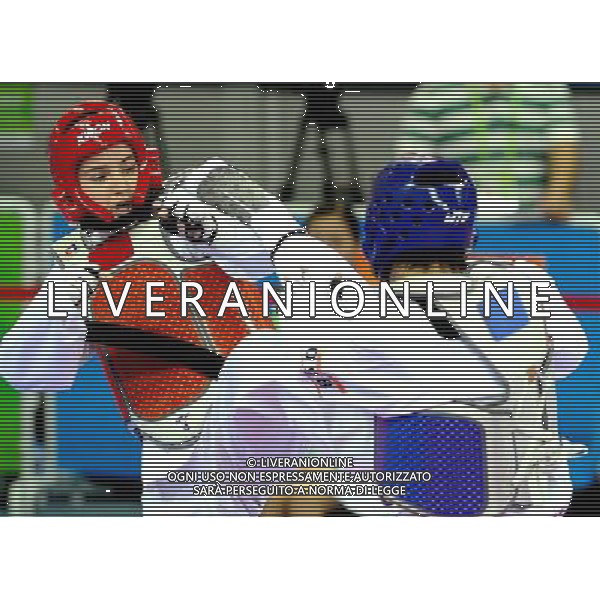 (101120) -- GUANGZHOU, Nov. 20, 2010 () -- Evgeniya Karimova (L) of Uzbekistan fights with Liu Rui of China during their semifinal of women\'s over 73kg of taekwondo at the 16th Asian Games in Guangzhou, south China\'s Guangdong Province, Nov. 20, 2010. Karimova lost the match and took the bronze. (/Chen Kai)(wll) ©photoshot/Agenzia Aldo Liverani Sas - ITALY ONLY - CINA: 16mi Giochi Asiatici