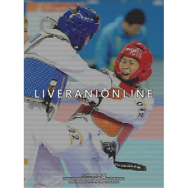 (101120) -- GUANGZHOU, Nov. 20, 2010 () -- Rapatkorn Prasopsuk(R) of Thailand fights with Luo Wei of China during their semifinal of women\'s under 73kg of taekwondo at the 16th Asian Games in Guangzhou, south China\'s Guangdong Province, Nov. 20, 2010. Prasopsuk lost the match and took the bronze. (/Chen Kai)(wll) ©photoshot/Agenzia Aldo Liverani Sas - ITALY ONLY - CINA: 16mi Giochi Asiatici