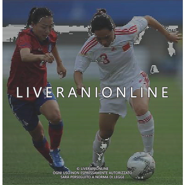 (101121) -- GUANGZHOU, Nov. 21, 2010 () -- Zhou Gaoping(R) of China vies with Yu Ji Eun of South Korea during their Women\'s Bronze Medal Match of Soccer at the 16th Asian Games in Guangzhou, south China\'s Guangdong Province, Nov. 21, 2010. (/Guo Yong)(wll) ©photoshot/Agenzia Aldo Liverani Sas - ITALY ONLY - CINA: 16mi Giochi Asiatici