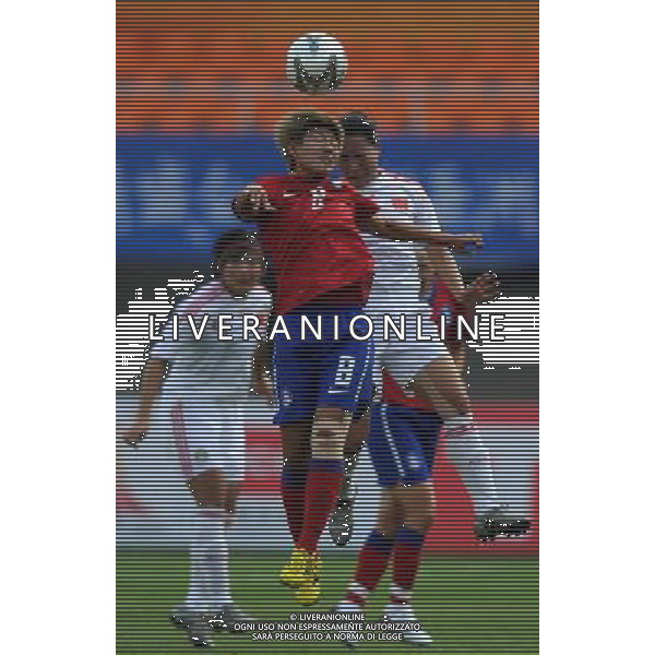(101121) -- GUANGZHOU, Nov. 21, 2010 () -- Park Eun Jung (Front) of South Korea vies during the Women\'s Bronze Medal Match of Soccer against China at the 16th Asian Games in Guangzhou, south China\'s Guangdong Province, Nov. 21, 2010. (/Guo Yong)(wll) ©photoshot/Agenzia Aldo Liverani Sas - ITALY ONLY - CINA: 16mi Giochi Asiatici