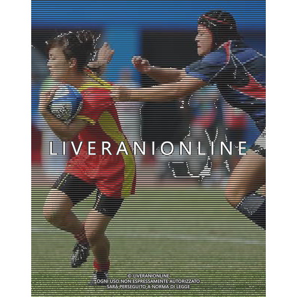 (101121) -- GUANGZHOU, Nov. 21, 2010 () -- Fan Wenjuan (L) of China vies with a player from Hong Kong of China during their Women\'s Preliminary Round Pool A Match of Rugby at the 16th Asian Games in Guangzhou, south China\'s Guangdong Province, Nov. 21, 2010. China won 29-0. (/Chen Kai)(wll) ©photoshot/Agenzia Aldo Liverani Sas - ITALY ONLY - CINA: 16mi Giochi Asiatici