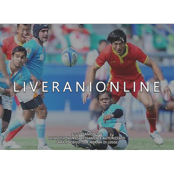 (101121) -- GUANGZHOU, Nov. 21, 2010 () -- He Zhongliang (R1) of China looks on the ball during the Men\'s Preliminary Round Pool B Match of Rugby against India at the 16th Asian Games in Guangzhou, south China\'s Guangdong Province, Nov. 21, 2010. China won 61-0. (/Xu Jiajun)(wll) ©photoshot/Agenzia Aldo Liverani Sas - ITALY ONLY - CINA: 16mi Giochi Asiatici