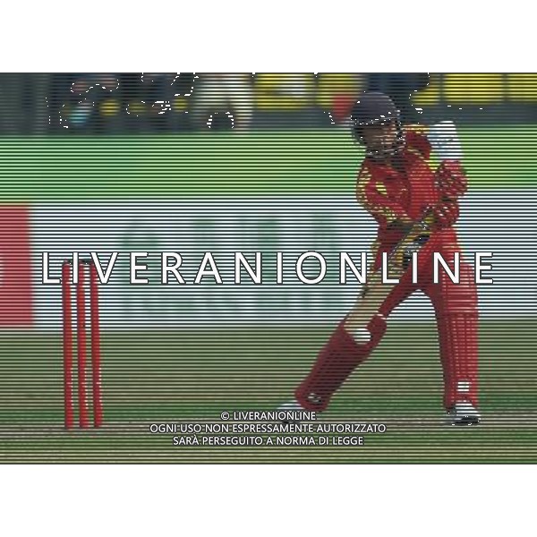 (101122) -- GUANGZHOU, Nov. 22, 2010 () -- China\'s Song Yangyang hits the ball during the men\'s quarterfinal of cricket against Pakistan at the 16th Asian Games in Guangzhou, south China\'s Guangdong Province, Nov. 22, 2010. Pakistan won the match 183-55 and entered the semifinal of the event. (/Wang Ye) ©photoshot/Agenzia Aldo Liverani Sas - ITALY ONLY - CINA: 16mi Giochi Asiatici