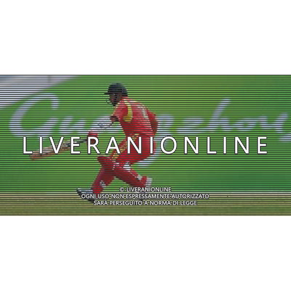 (101122) -- GUANGZHOU, Nov. 22, 2010 () -- China\'s Zhang Xinliang runs during the men\'s quarterfinal of cricket against Pakistan at the 16th Asian Games in Guangzhou, south China\'s Guangdong Province, Nov. 22, 2010. Pakistan won the match 183-55 and entered the semifinal of the event. (/Wang Ye) ©photoshot/Agenzia Aldo Liverani Sas - ITALY ONLY - CINA: 16mi Giochi Asiatici