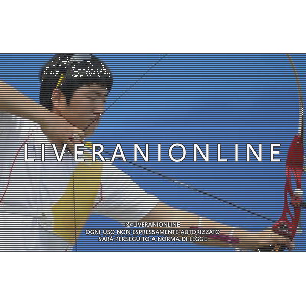 (101122) -- GUANGZHOU, Nov. 22, 2010 () -- South Korea\'s Kim Woo Jin competes during men\'s team 1/4 eliminations match of fencing at the 16th Asian Games in Guangzhou, south China\'s Guangdong Province, Nov. 22, 2010. South Korea defeated Thailand 229-208. (/Gesang Dawa) ©photoshot/Agenzia Aldo Liverani Sas - ITALY ONLY - CINA: 16mi Giochi Asiatici