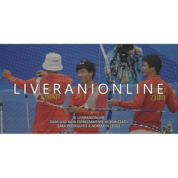 (101122) -- GUANGZHOU, Nov. 22, 2010 () -- China\'s archers Chen Wenyuan (R), Dai Xiaoxiang (C) and Xing Yu talk after defeating Malaysia during men\'s team 1/4 eliminations match of archery at the 16th Asian Games in Guangzhou, south China\'s Guangdong Province, Nov. 22, 2010. China beat Malaysia 224-220. (/Gesang Dawa) ©photoshot/Agenzia Aldo Liverani Sas - ITALY ONLY - CINA: 16mi Giochi Asiatici
