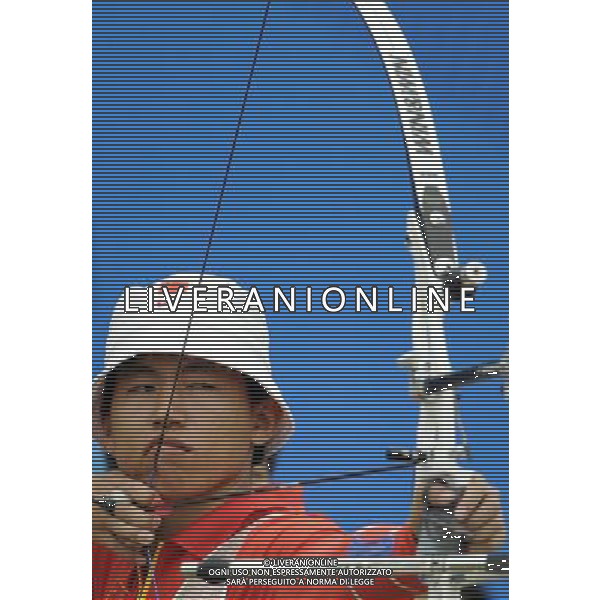 (101122) -- GUANGZHOU, Nov. 22, 2010 () -- China\'s archer Xing Yu competes during men\'s team 1/4 eliminations match of archery at the 16th Asian Games in Guangzhou, south China\'s Guangdong Province, Nov. 22, 2010. China beat Malaysia 224-220. (/Gesang Dawa) ©photoshot/Agenzia Aldo Liverani Sas - ITALY ONLY - CINA: 16mi Giochi Asiatici