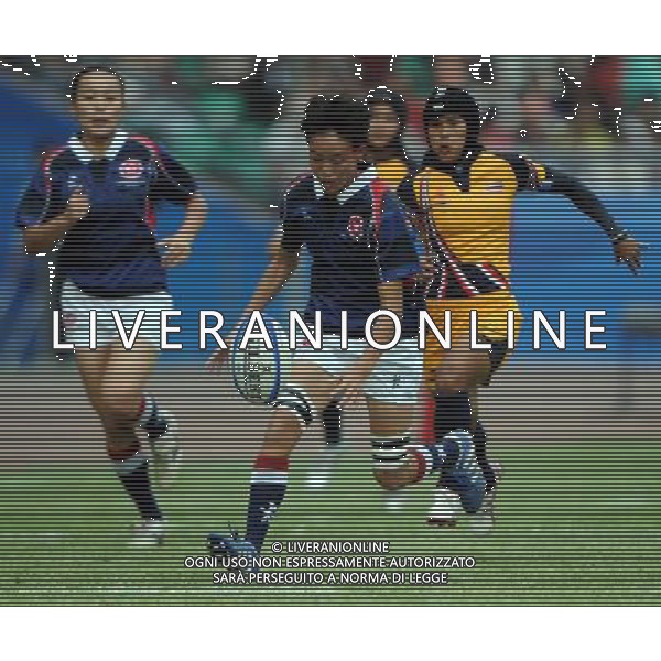 (101121) -- GUANGZHOU, Nov. 21, 2010 () -- Lai Pou Fan (front) of Hong Kong of China competes during the women\'s preliminary round of rugby competition against Thailand at the 16th Asian Games in Guangzhou, south China\'s Guangdong Province, Nov. 21, 2010. Hong Kong of China lost the match 14-17. (/Chen Kai) ©photoshot/Agenzia Aldo Liverani Sas - ITALY ONLY - CINA: 16mi Giochi Asiatici