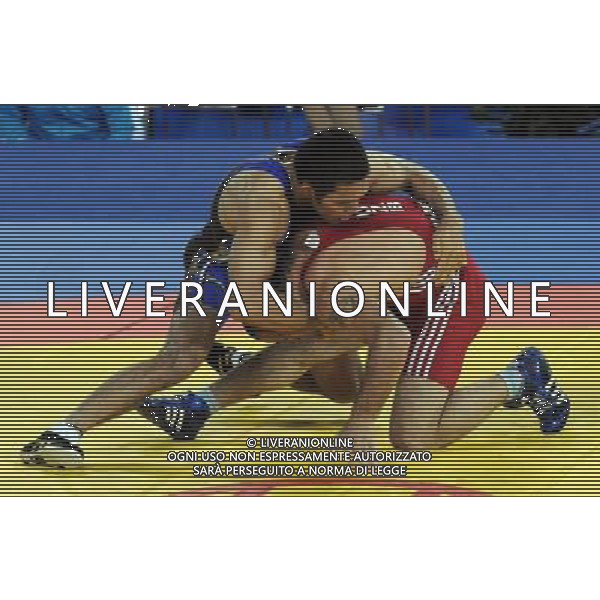(101121) -- GUANGZHOU, Nov. 21, 2010 () -- Tsutomu Fujimura(L) of Japan fights against Besiki Saldadze of Uzbekistan during the bronze medal match of Men\'s Greco-Roman 66kg Final of Wrestling at the 16th Asian Games in Guangzhou, south China\'s Guangdong Province, Nov. 21, 2010. Tsutomu Fujimura won the match and took the bronze. (/Li Yong)(wll) ©photoshot/Agenzia Aldo Liverani Sas - ITALY ONLY - CINA: 16mi Giochi Asiatici