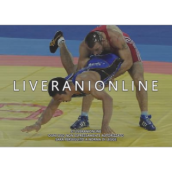 (101121) -- GUANGZHOU, Nov. 21, 2010 () -- Tsutomu Fujimura(Front) of Japan fights against Besiki Saldadze of Uzbekistan during the bronze medal match of Men\'s Greco-Roman 66kg Final of Wrestling at the 16th Asian Games in Guangzhou, south China\'s Guangdong Province, Nov. 21, 2010. Tsutomu Fujimura won the match and took the bronze. (/Li Yong)(wll) ©photoshot/Agenzia Aldo Liverani Sas - ITALY ONLY - CINA: 16mi Giochi Asiatici