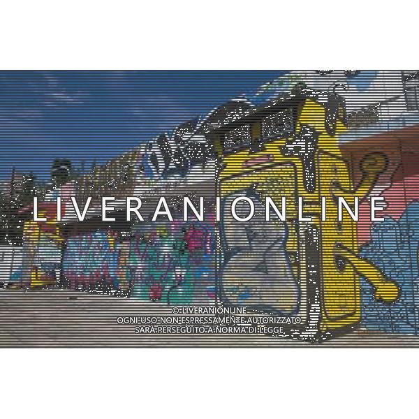 Huge street art mural by several different street artists, northern suburbs of Buenos Aires, Argentina © Ed Stocker - Photoshot - Ag. Aldo Liverani sas ITALY ONLY VIAGGIO - VIAGGIARE - REPORTAGE BRASILE