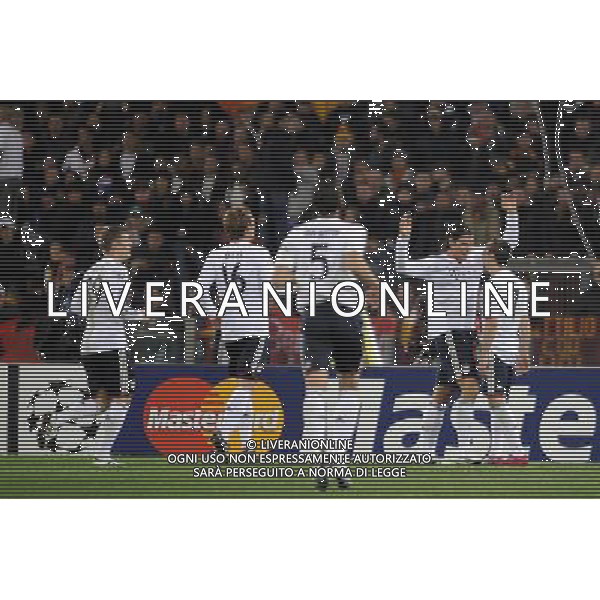Roma - 23/11/2010 - Stadio Olimpico - Uefa Champions League 2010-2011 - Fase a gironi - Gruppo E - Roma vs Bayern - nella foto: l\'esultanza del bayern dopo il gol di gomez © Fabrizio Corradetti - ag.Aldo Liverani sas