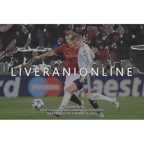 Roma - 23/11/2010 - Stadio Olimpico - Uefa Champions League 2010-2011 - Fase a gironi - Gruppo E - Roma vs Bayern - nella foto: Toni Kroos e John Arne Riise © Fabrizio Corradetti - ag.Aldo Liverani sas