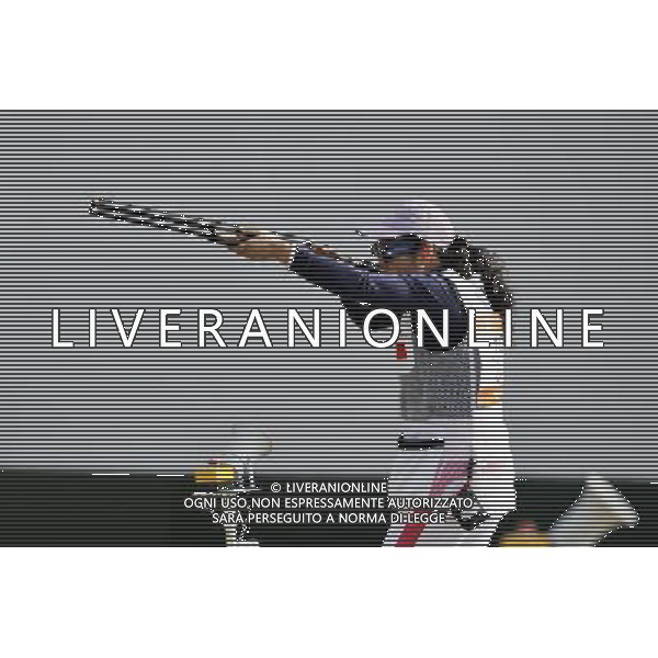 (101123) -- GUANGZHOU, Nov. 23, 2010 () -- Zhang Shan of China shoots during the competition of Women\'s Skeet Team of shooting at the 16th Asian Games in Guangzhou, south China\'s Guangdong Province, Nov. 23, 2010. The team of China claimed the title. (/Chen Yehua)(wll) ©PHOTOSHOT/Agenzia Aldo Liverani Sas - ITALY ONLY: CINA - 16mi GIOCHI OLIMPICI ASIATICI