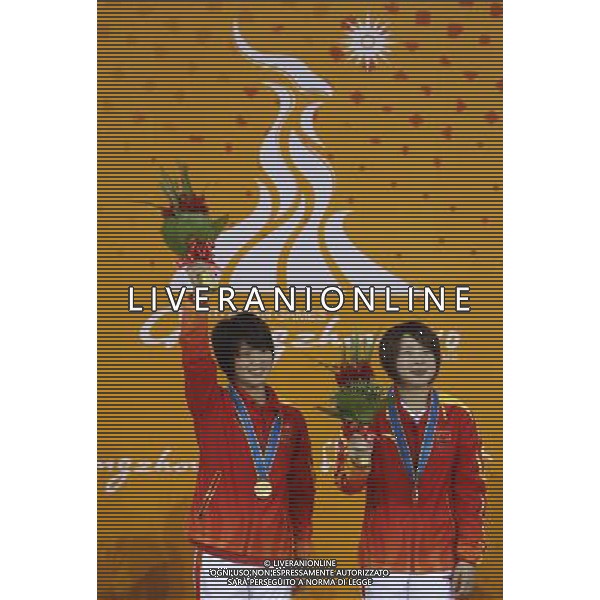 (101123) -- GUANGZHOU, Nov. 23, 2010 () -- Gold medalists Chen Ruolin (L) and Wang Hao celebrate on the podium during the awarding ceremony for the women\'s 10m platform of diving event at the 16th Asian Games in Guangzhou, south China\'s Guangdong Province, Nov. 23, 2010. (/Fei Maohua) ©PHOTOSHOT/Agenzia Aldo Liverani Sas - ITALY ONLY: CINA - 16mi GIOCHI OLIMPICI ASIATICI