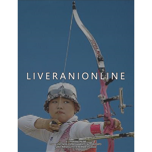 (101123) -- GUANGZHOU, Nov. 23, 2010 () -- South Korea\'s archer Yun Ok Hee competes during the women\'s individual event final of archery at the 16th Asian Games in Guangzhou, south China\'s Guangdong Province, Nov. 23, 2010. Yun Ok Hee beat China\'s Cheng Ming by 6-0 and won the title. (/Gesang Dawa)(sss) ©PHOTOSHOT/Agenzia Aldo Liverani Sas - ITALY ONLY: CINA - 16mi GIOCHI OLIMPICI ASIATICI