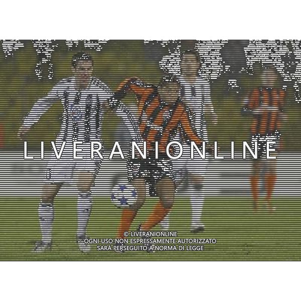 BELGRADO ( SERBIA) - COPPA UEFA CHAMPIONS LEAGUE 2010-2001 gruppo H : partita - Partizan Belgrade vs FC Shakhtar Donetsk nella foto: Mladen Krstajic of Partizan Belgrade - Luiz Adriano( FC Shakhtar Donetsk) © Srdjan Stevanovic/Starsportphoto - Newspix.pl - Ag. Aldo Liverani sas ITALY ONLY 