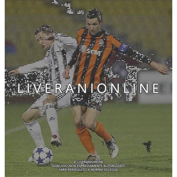 BELGRADO ( SERBIA) - COPPA UEFA CHAMPIONS LEAGUE 2010-2001 gruppo H : partita - Partizan Belgrade vs FC Shakhtar Donetsk nella foto: Sasa Ilic of Partizan Belgrade - Darijo Srna ( FC Shakhtar Donetsk) © Srdjan Stevanovic/Starsportphoto - Newspix.pl - Ag. Aldo Liverani sas ITALY ONLY 