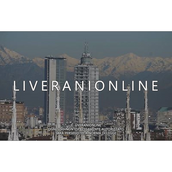 MILANO 24/11/2010 UNA GIORNATA DI SOLE A MILANO NELLA FOTO IL PIRELLONE FOTO ROMANO/AG ALDO LIVERANI