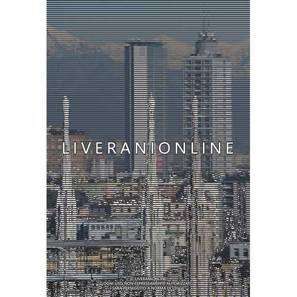 MILANO 24/11/2010 UNA GIORNATA DI SOLE A MILANO NELLA FOTO IL PIRELLONE FOTO ROMANO/AG ALDO LIVERANI