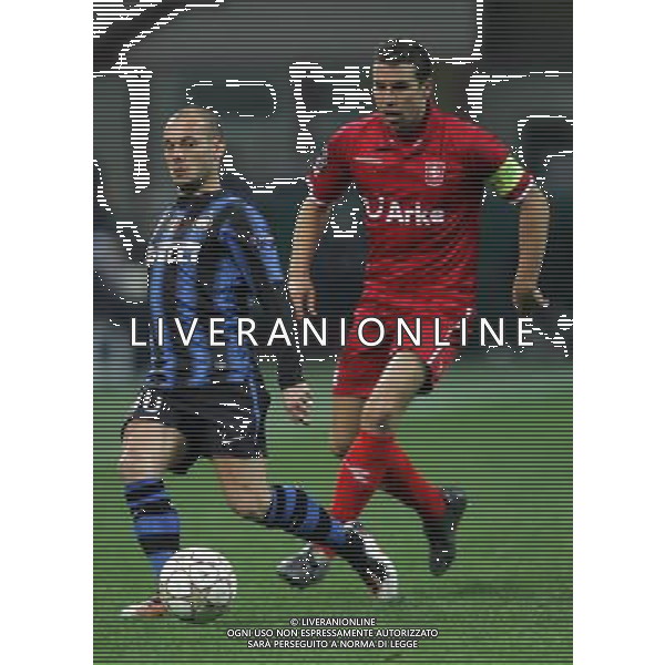 Inter - Twente Champions League 24/11/2010 nella foto sneijder e wisgerhof ©Luzzani/Agenzia Aldo Liverani Sas