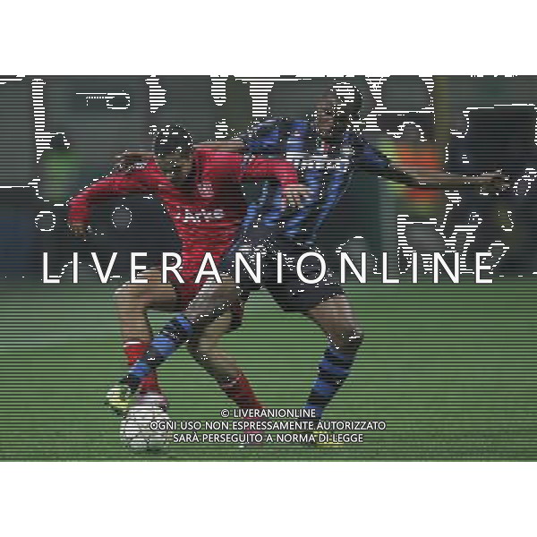 Inter - Twente Champions League 24/11/2010 nella foto samuel eto\'o e rosales ©Luzzani/Agenzia Aldo Liverani Sas