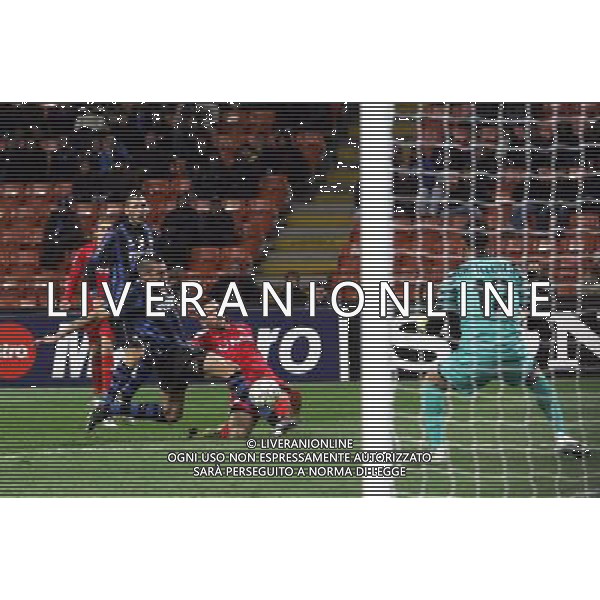 Inter - Twente Champions League 24/11/2010 nella foto intervento deisivo di lucio su occasione di jansen ©Luzzani/Agenzia Aldo Liverani Sas