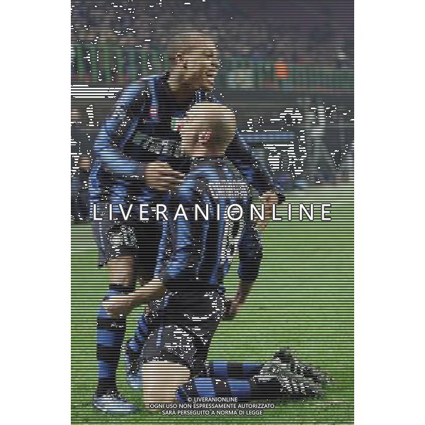 Inter - Twente Champions League 24/11/2010 nella foto esultanza dopo il gol di esteban cambiasso ©Luzzani/Agenzia Aldo Liverani Sas