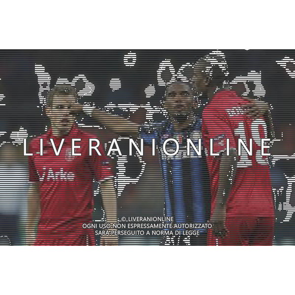 Inter - Twente Champions League 24/11/2010 nella foto eto\'o e douglas ©Luzzani/Agenzia Aldo Liverani Sas