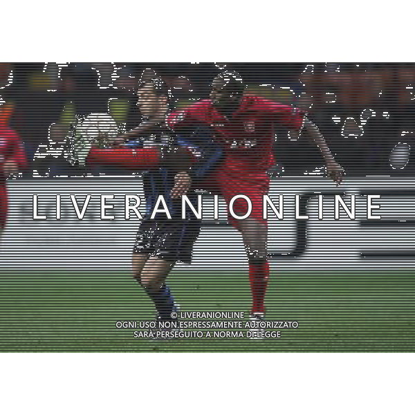 Inter - Twente Champions League 24/11/2010 nella foto douglas e pandev ©Luzzani/Agenzia Aldo Liverani Sas