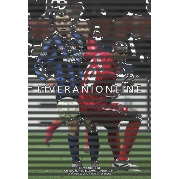 Inter - Twente Champions League 24/11/2010 nella foto douglas e pandev ©Luzzani/Agenzia Aldo Liverani Sas