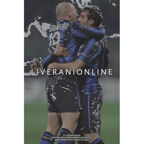 Inter - Twente Champions League 24/11/2010 nella foto esultanza dopo il gol di cambiasso con stankovic ©Luzzani/Agenzia Aldo Liverani Sas